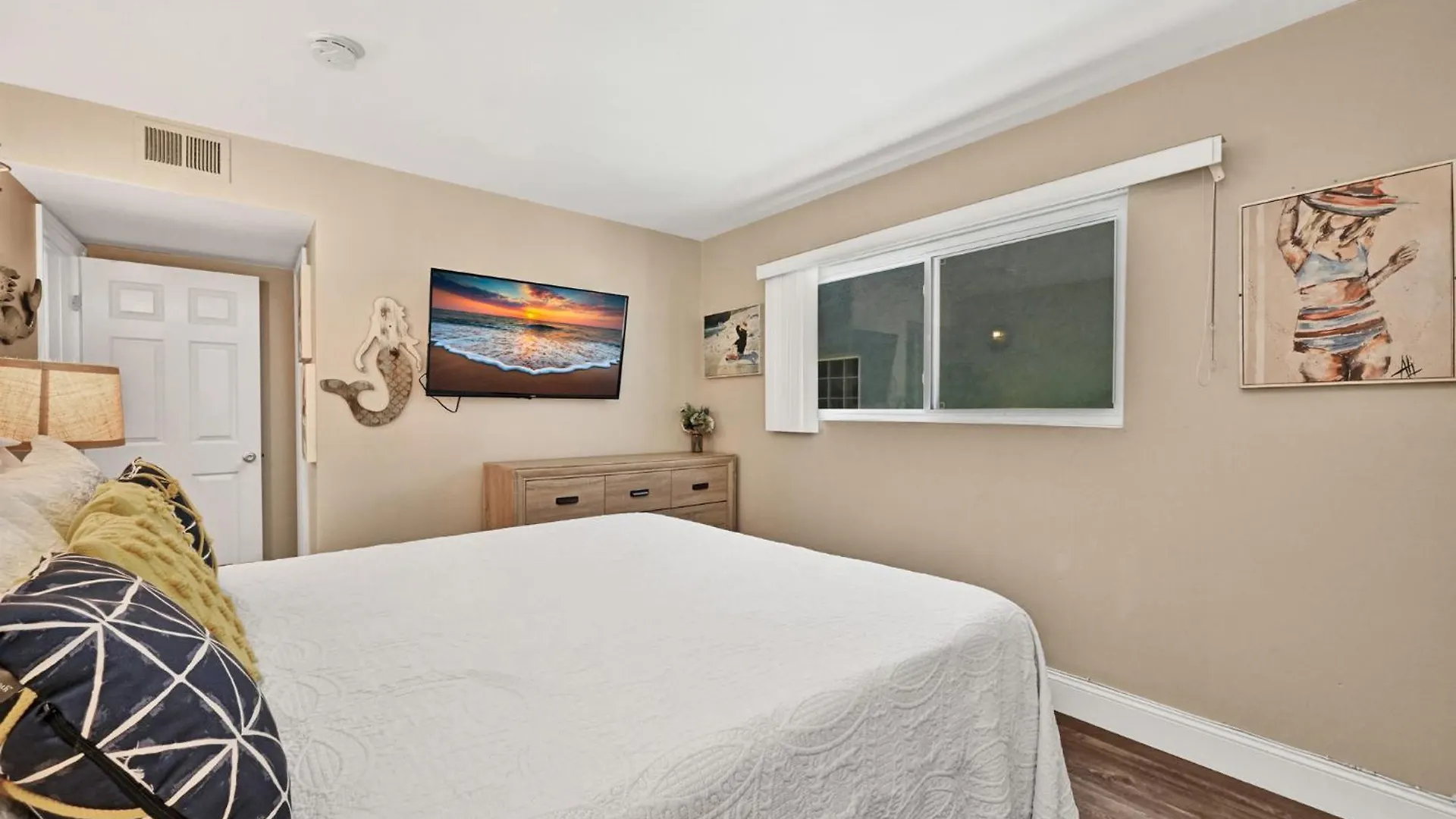 Giant Beachfront Home With Parking Near The Pier Newport Beach Holiday home