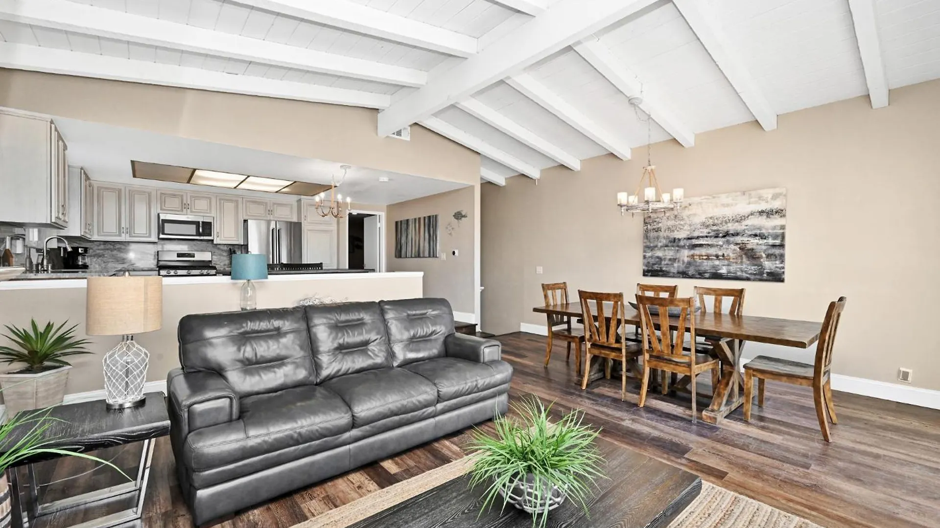 Giant Beachfront Home With Parking Near The Pier Newport Beach