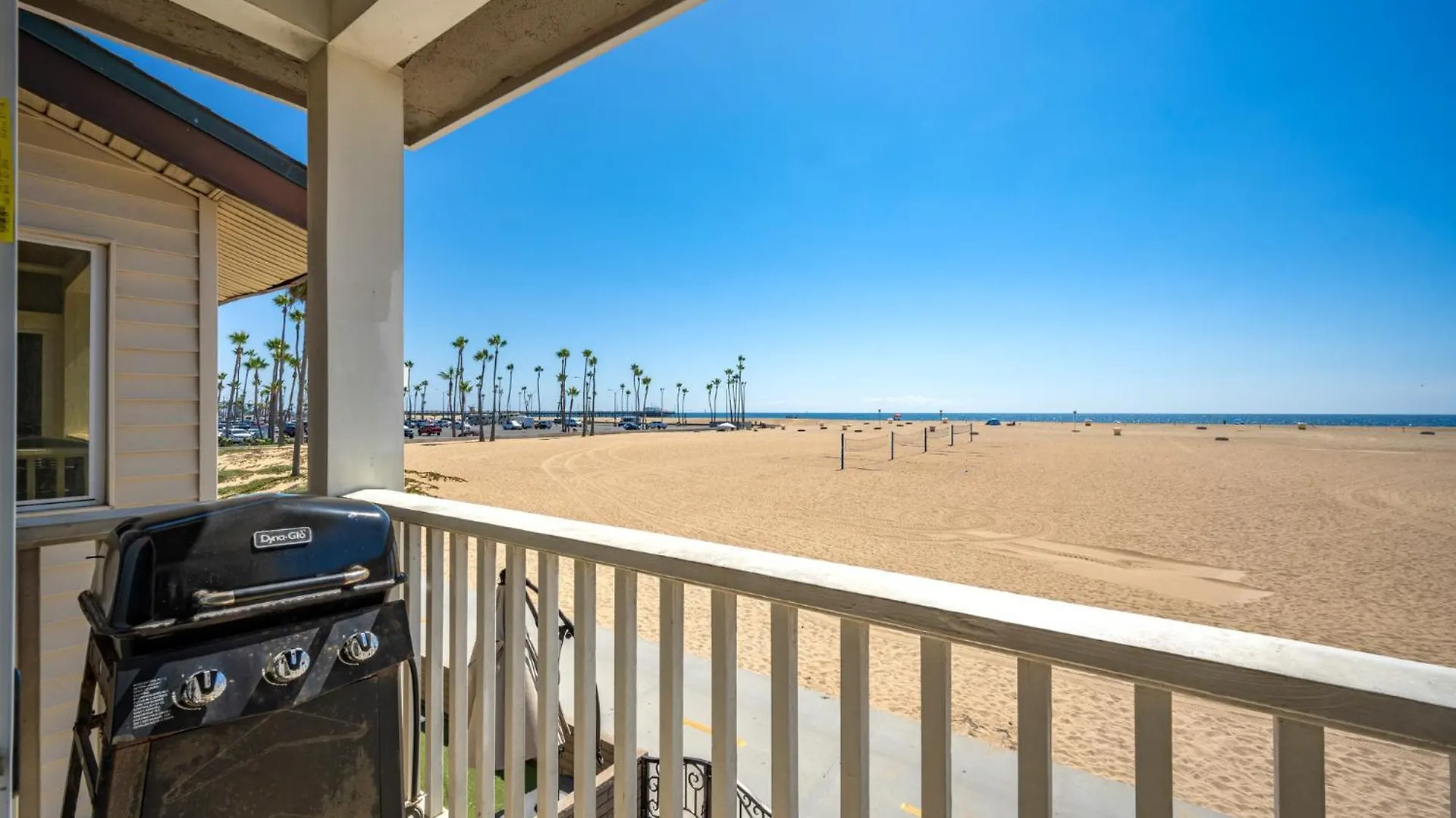 Holiday home Giant Beachfront Home With Parking Near The Pier Newport Beach