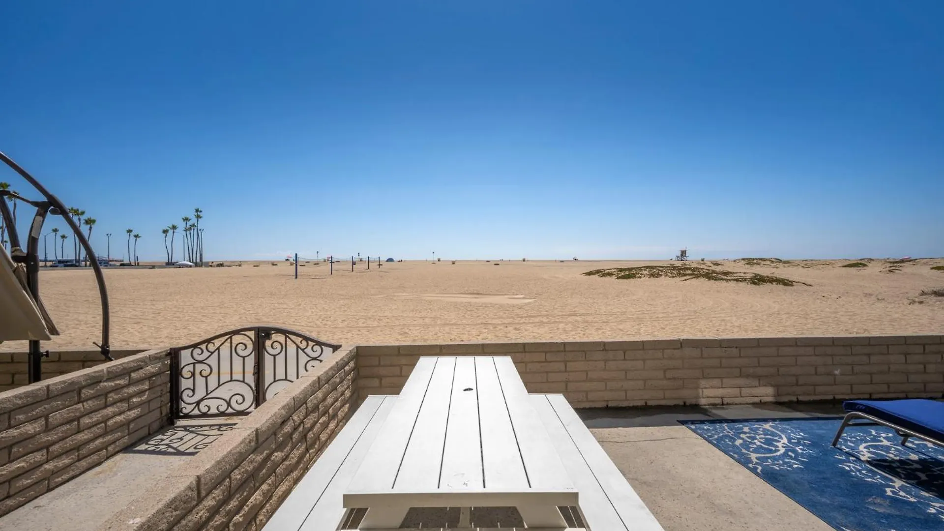 Giant Beachfront Home With Parking Near The Pier Newport Beach