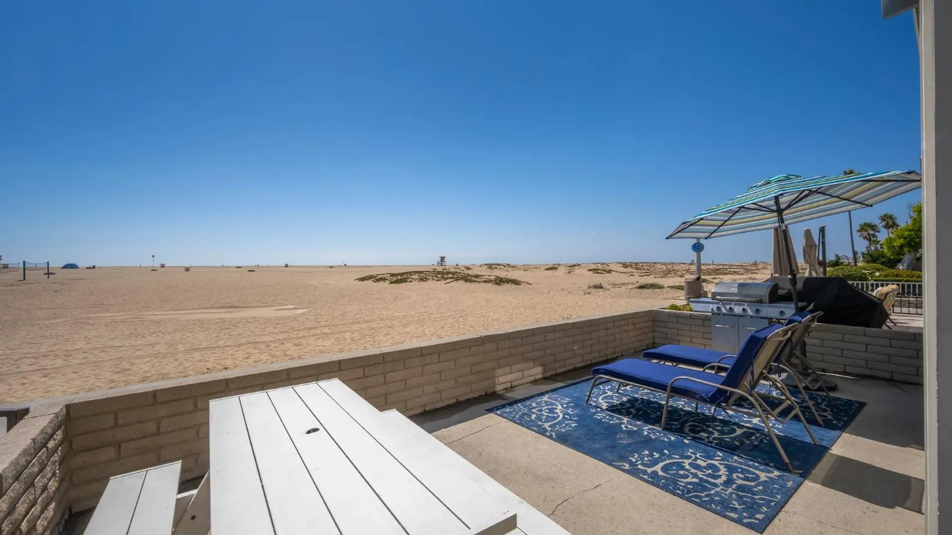 Holiday home Giant Beachfront Home With Parking Near The Pier Newport Beach