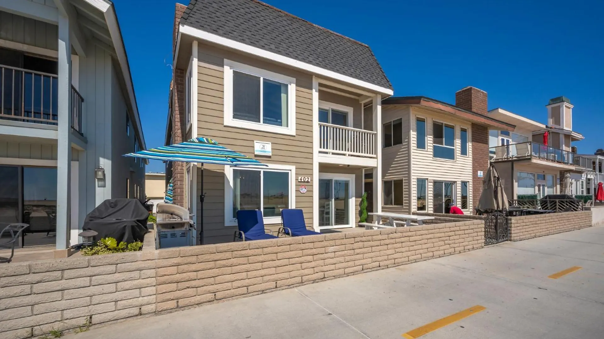 Giant Beachfront Home With Parking Near The Pier Newport Beach