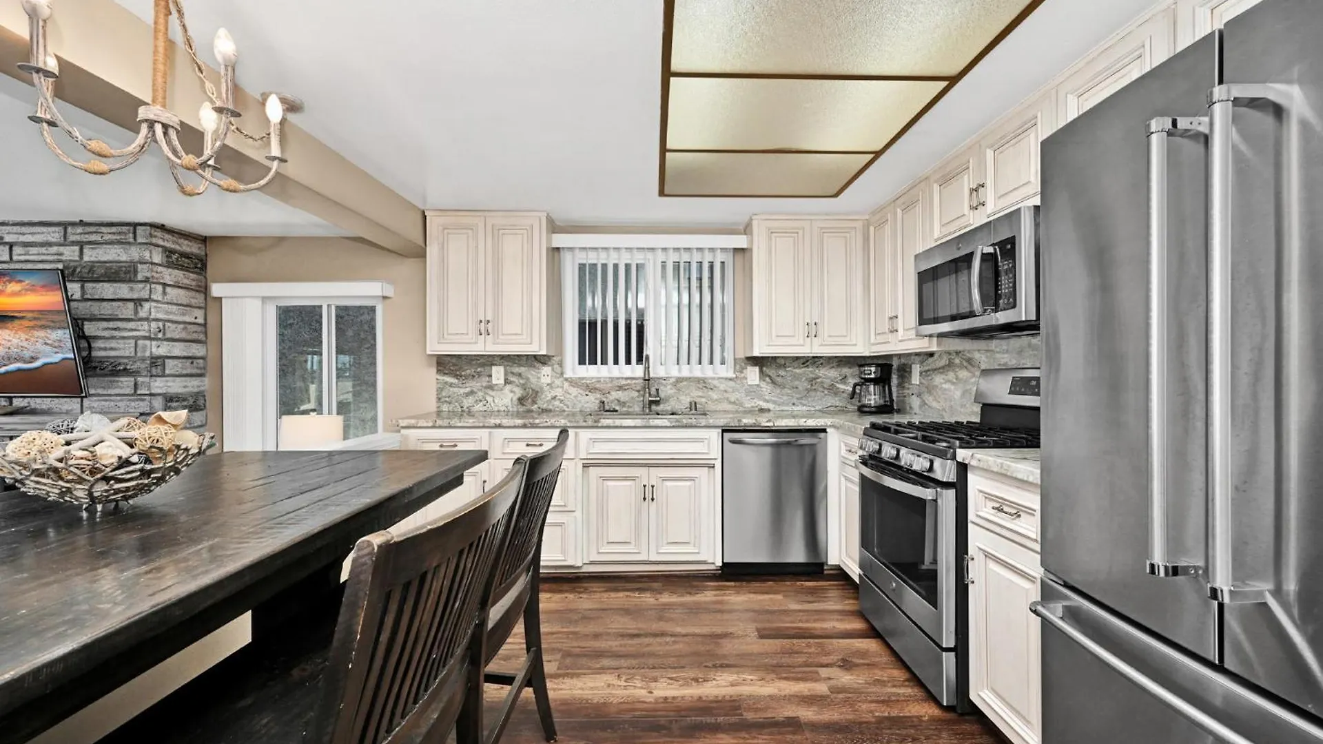 Holiday home Giant Beachfront Home With Parking Near The Pier Newport Beach